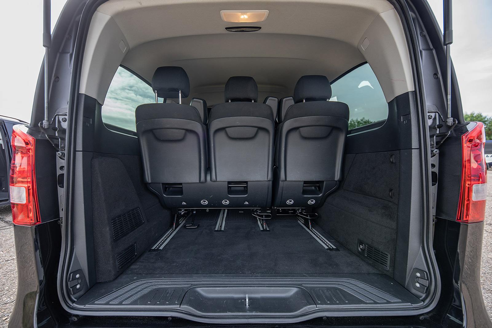 Sedans y Minivans - Autocares LACT