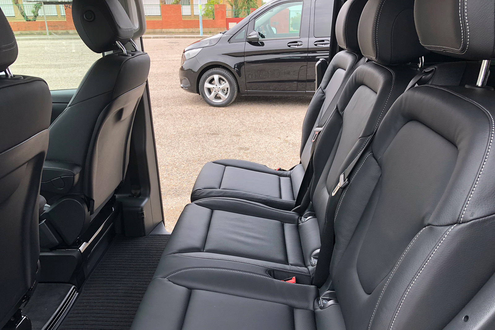 Sedans y Minivans - Autocares LACT