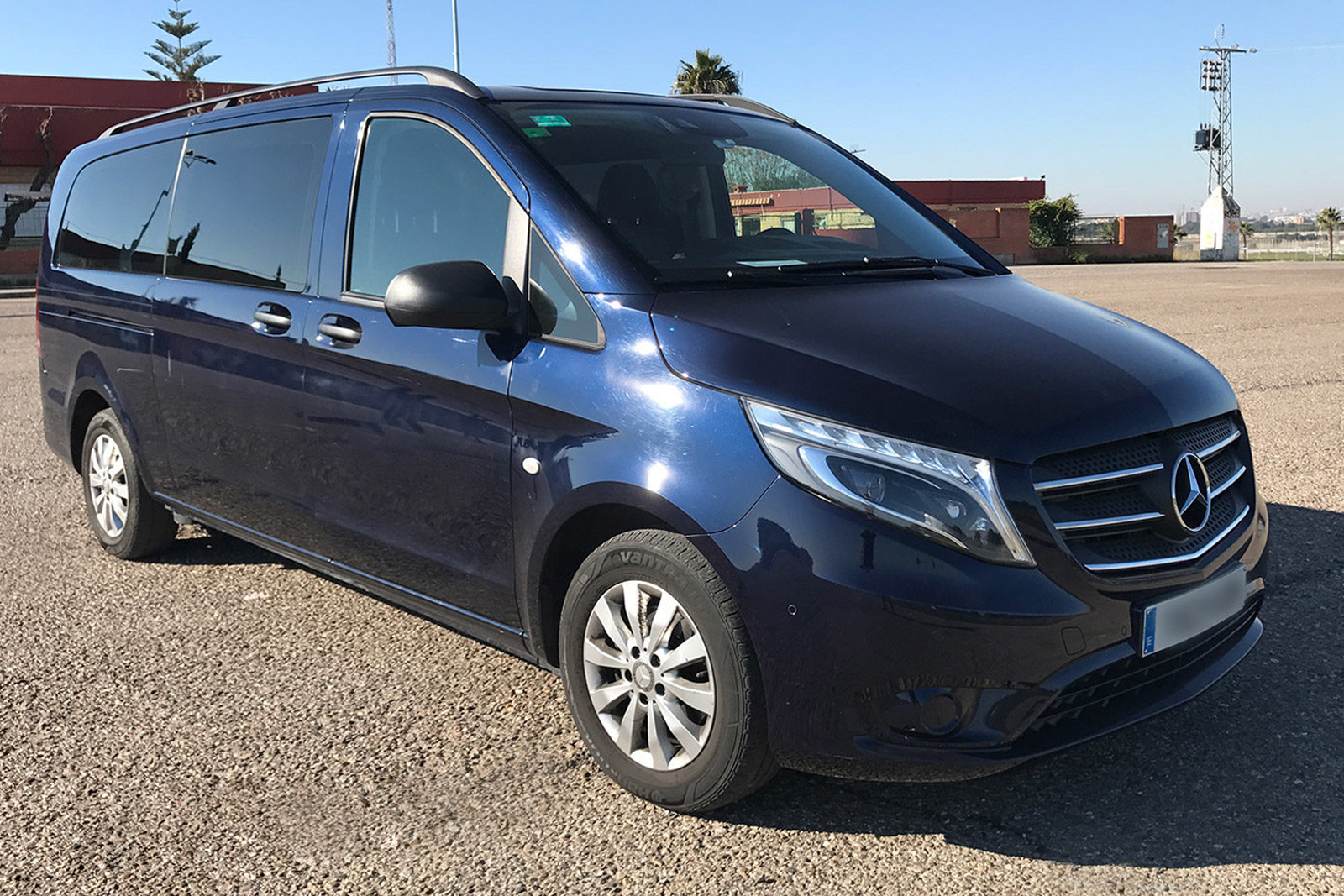 Sedans y Minivans - Autocares LACT