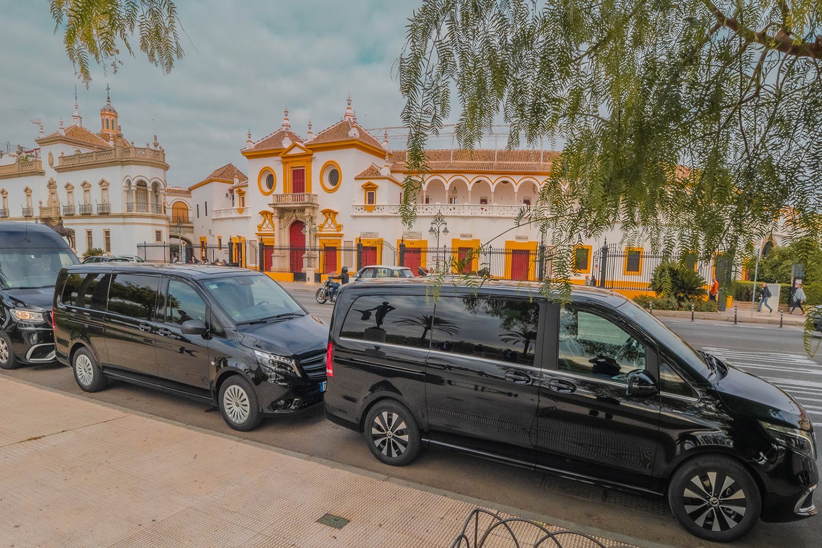 Sedans y Minivans - Autocares LACT