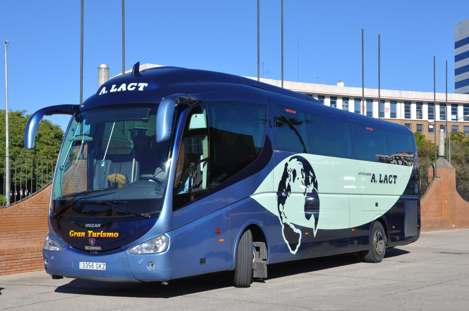 Autocares de Gran Capacidad: La Mejor Opción para el Transporte de Grandes Grupos - Autocares LACT